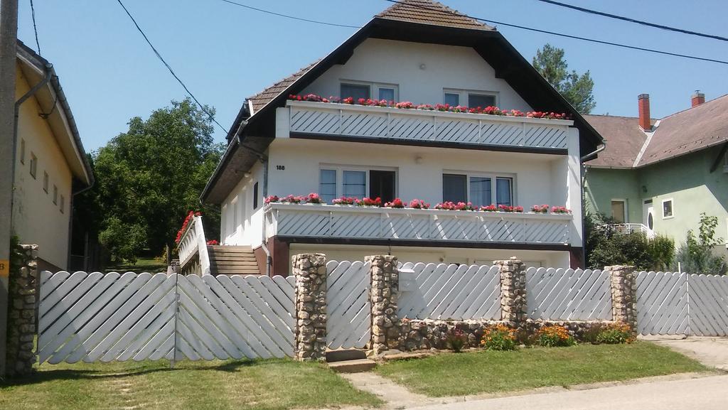 Betti Vendeghaz Appartement Alsópáhok Buitenkant foto